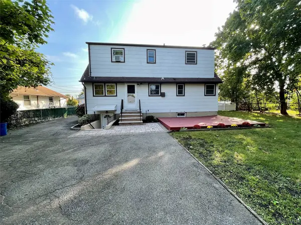 5 Denton PL, Farmingdale, NY 11735