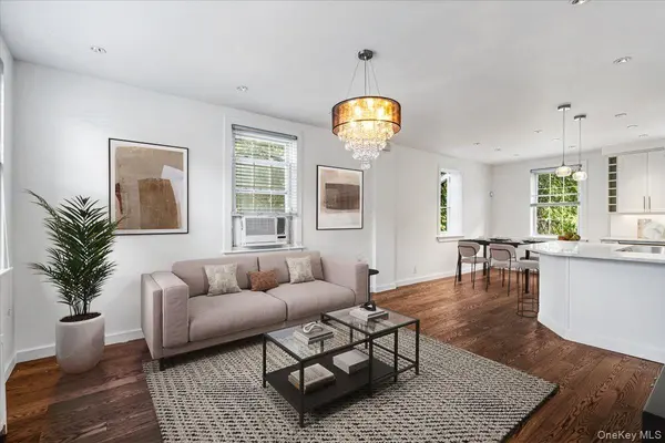 19-01 21st DR, Astoria, NY 11105