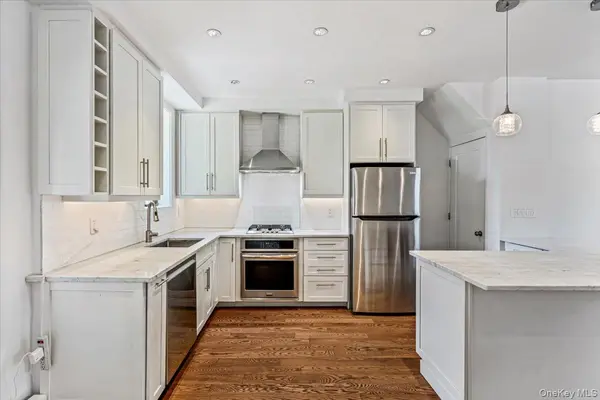 19-01 21st DR, Astoria, NY 11105