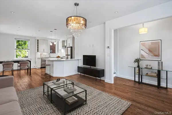 19-01 21st DR, Astoria, NY 11105