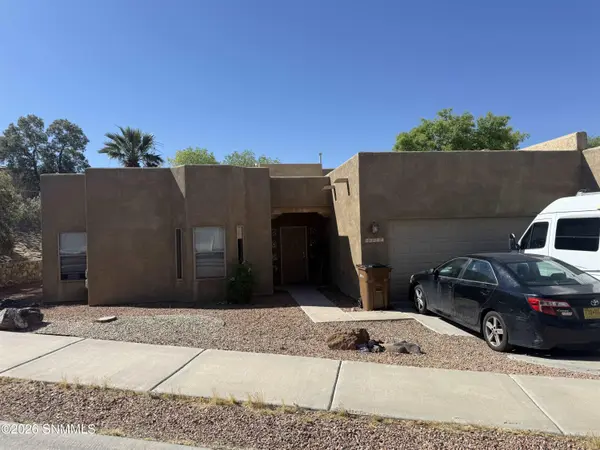 2220 Dakota DR, Las Cruces, NM 88011