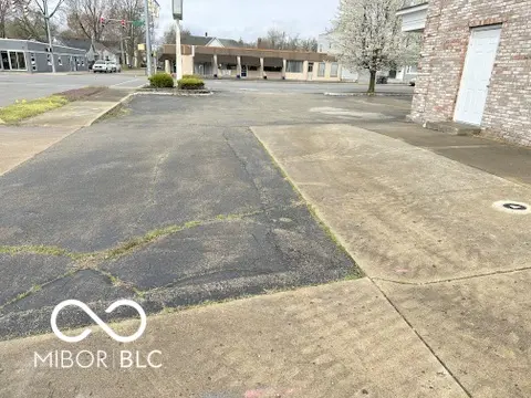 809 E 8th ST, Anderson, IN 46012