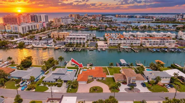 136 BAYSIDE DR, Clearwater Beach, FL 33767