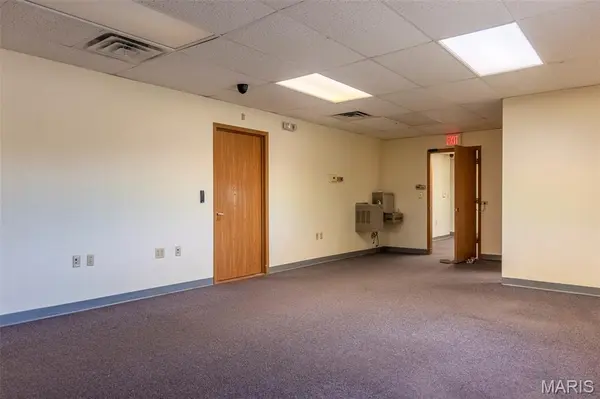 2009 Saint Marys BLVD, Jefferson City, MO 65109