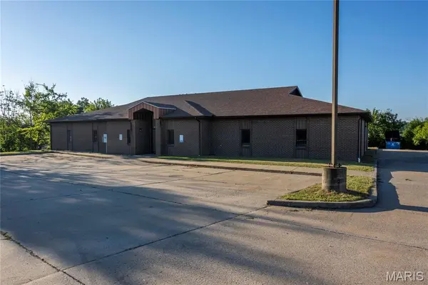2009 Saint Marys BLVD, Jefferson City, MO 65109