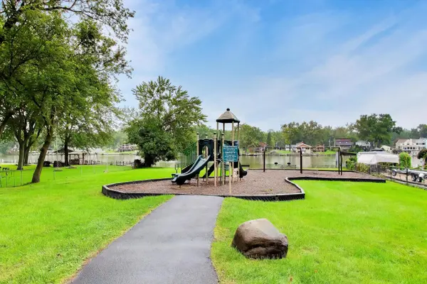 401 N River RD, Fox River Grove, IL 60021