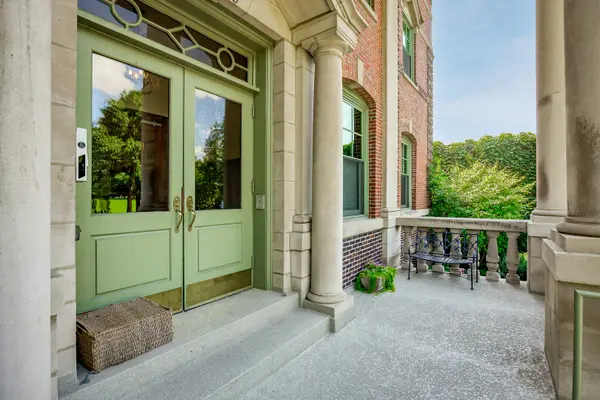 156 N Oak Park AVE #1H, Oak Park, IL 60301