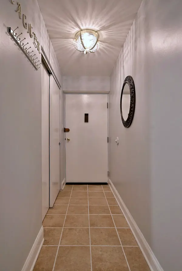 110 W Butterfield RD #309S, Elmhurst, IL 60126