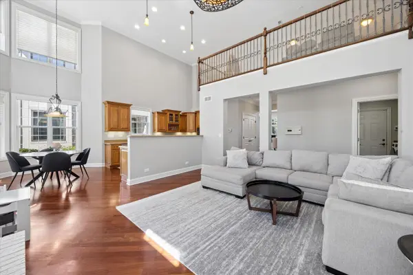 1015 White Pine LN, Western Springs, IL 60558