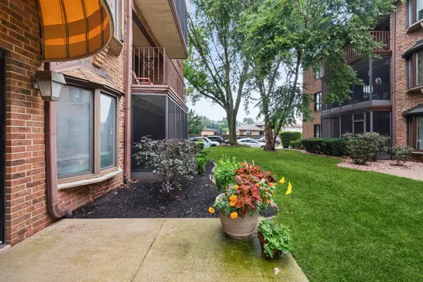 13547 Lamon AVE #402, Crestwood, IL 60418