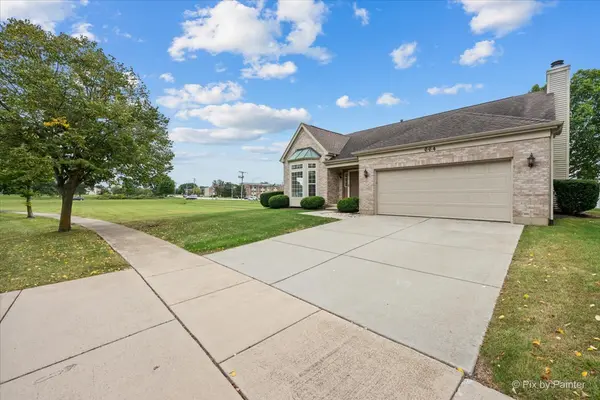 664 Mayfair DR, Carol Stream, IL 60188