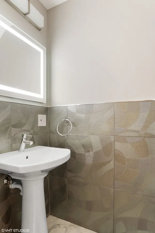 608 W Arlington PL #1, Chicago, IL 60614