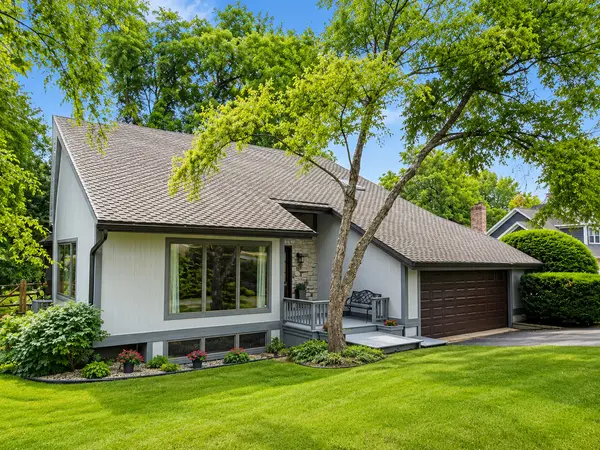 5N961 Ravine DR, St. Charles, IL 60175