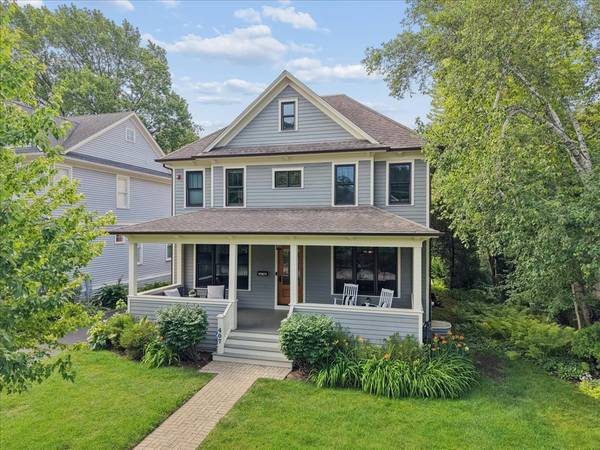 407 McKinley AVE, Libertyville, IL 60048