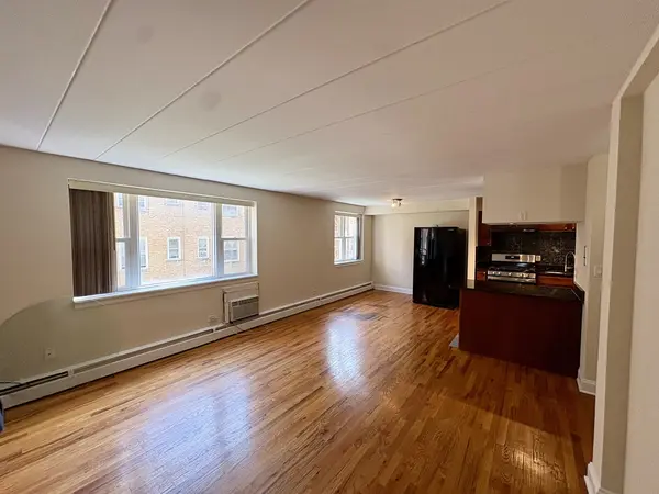 2115 W Farwell AVE #202, Chicago, IL 60645