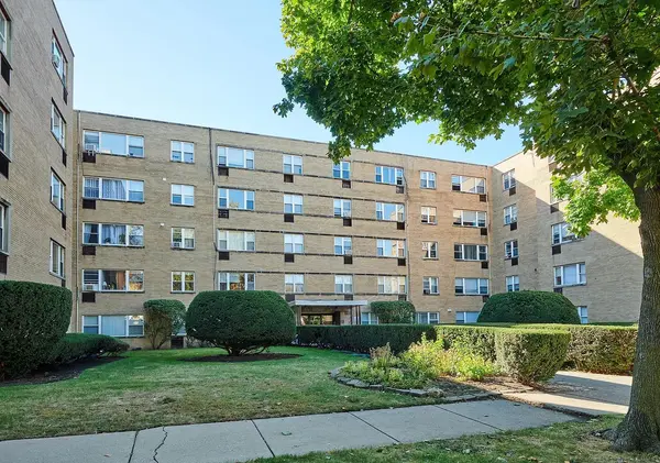 2115 W Farwell AVE #202, Chicago, IL 60645
