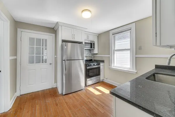 4824 W Byron ST, Chicago, IL 60641