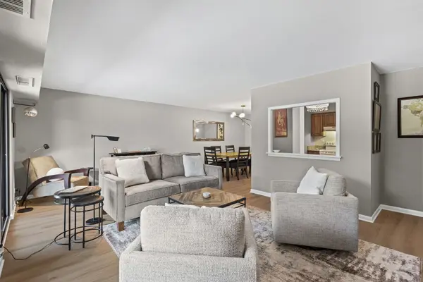 1605 E Central RD #211B, Arlington Heights, IL 60005