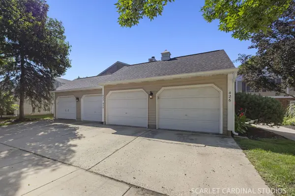 424 Kensington CT, Naperville, IL 60563