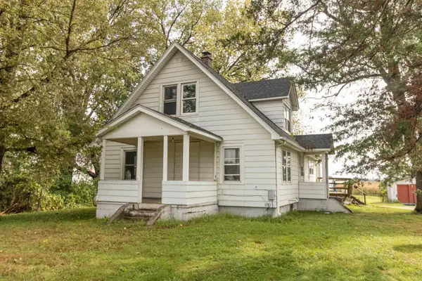 7912 Waverly RD, Cedar Falls, IA 50613