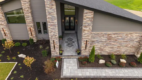 455 Stonebridge Pkwy, Valparaiso, IN 46383
