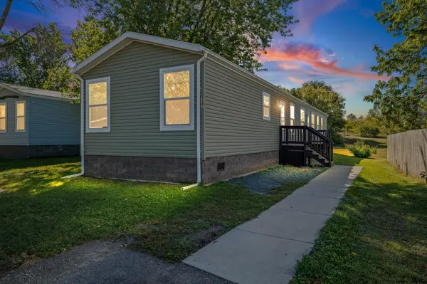 327 Cimarron, Lake Elmo, MN 55042