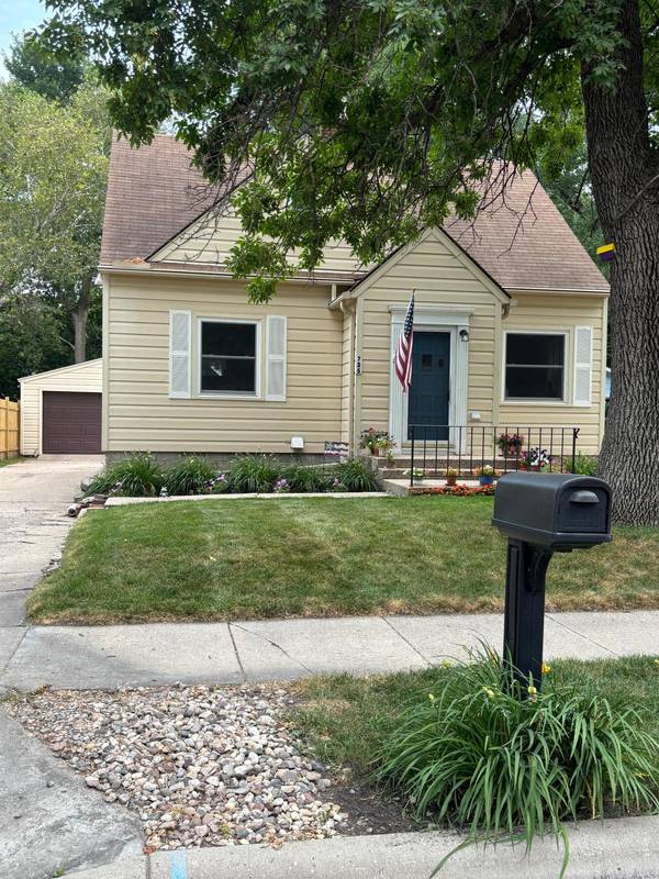 725 3rd ST SE, Willmar, MN 56201