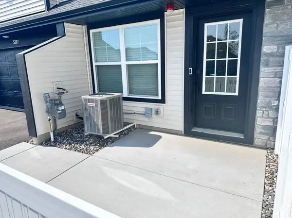 5277 Long Pointe PASS, Woodbury, MN 55129