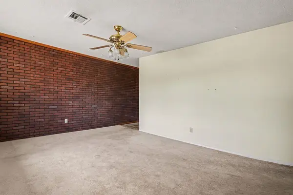 7721 NW 30th ST, Bethany, OK 73008