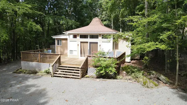 104 Hickory LN, Lords Valley, PA 18428