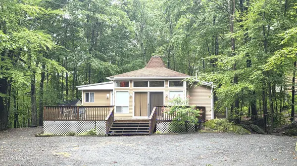 104 Hickory LN, Lords Valley, PA 18428
