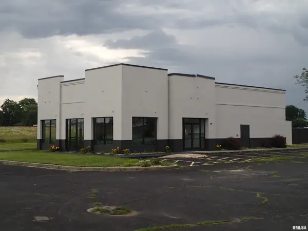 2775 WOODLAWN RD, Lincoln, IL 62656