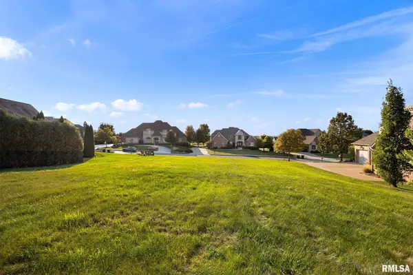 2247 W AUGUSTA DR, Dunlap, IL 61525
