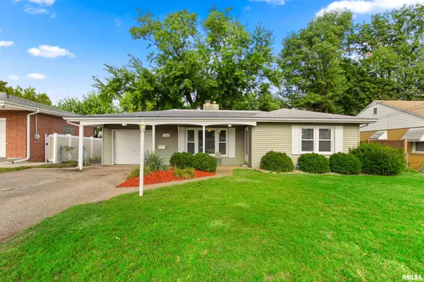 702 ARLANN DR, Pekin, IL 61554