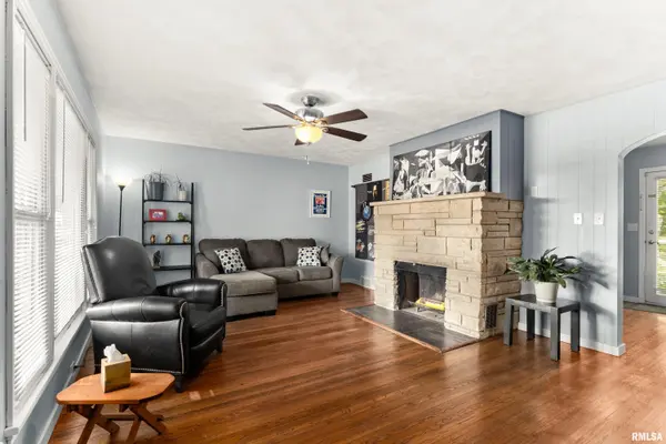 702 ARLANN DR, Pekin, IL 61554