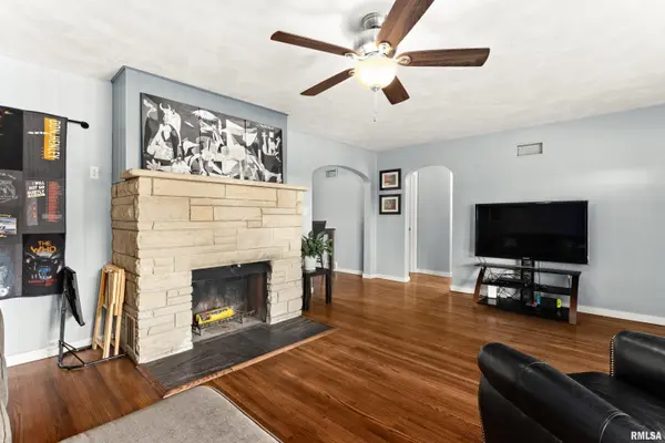 702 ARLANN DR, Pekin, IL 61554