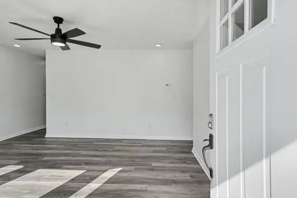 572 Donna Dr, Clarksville, TN 37042