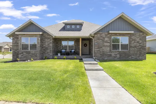 1353 N Sandy Creek CIR, Nixa, MO 65714