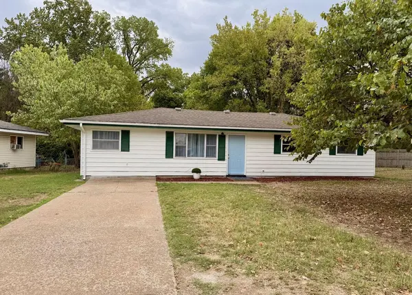 825 Shartel DR, Neosho, MO 64850