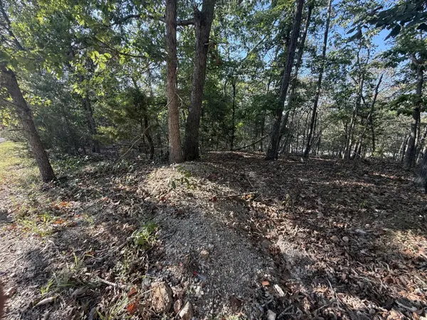 7 Columbine RD, Lake Ozark, MO 65049
