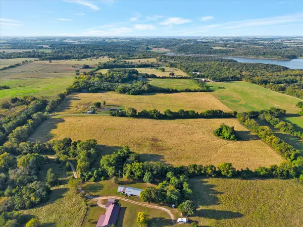 003 S 20th RD, Aldrich, MO 65601