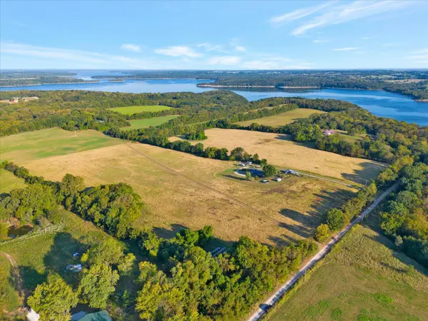 001 S 20th RD, Aldrich, MO 65601