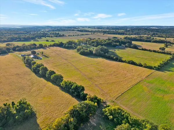 001 S 20th RD, Aldrich, MO 65601