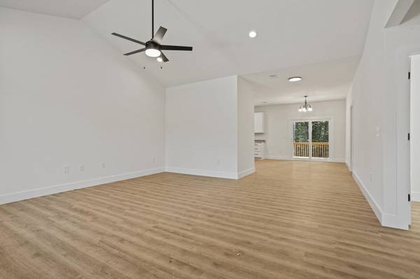 171 Easy ST, Wellford, SC 29385