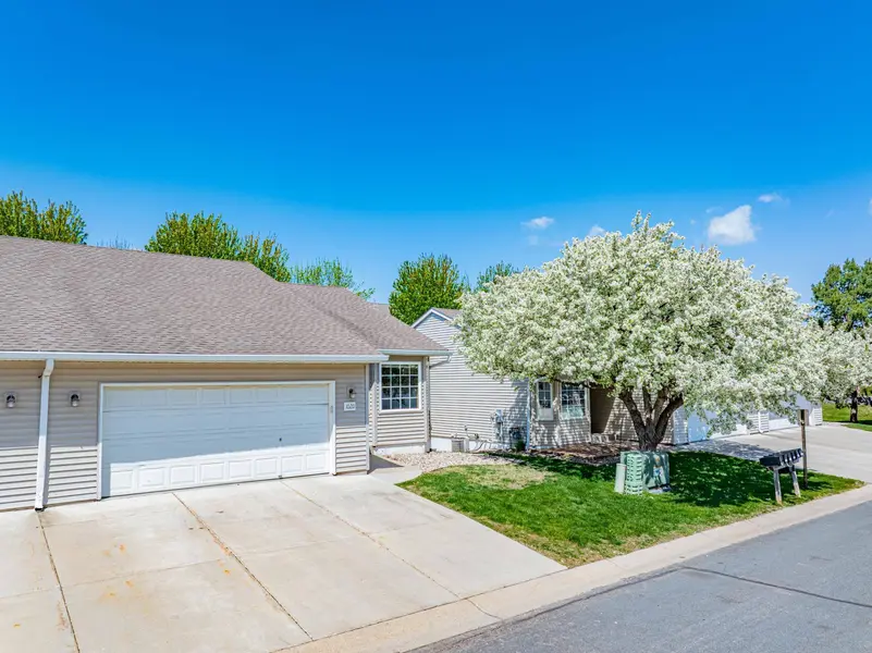 102X Primrose LN, Waconia, MN 55387