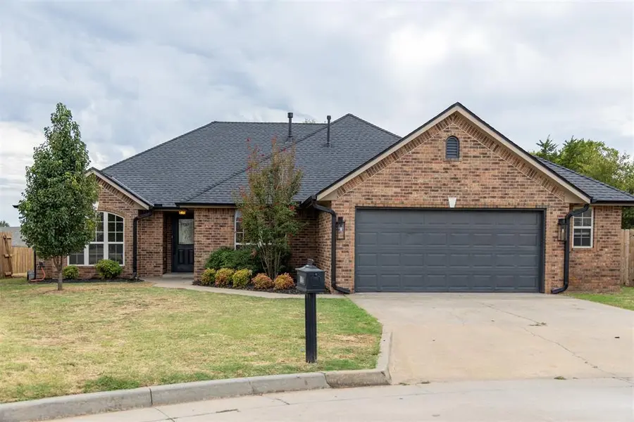 2505 Sutton CT, Shawnee, OK 74804