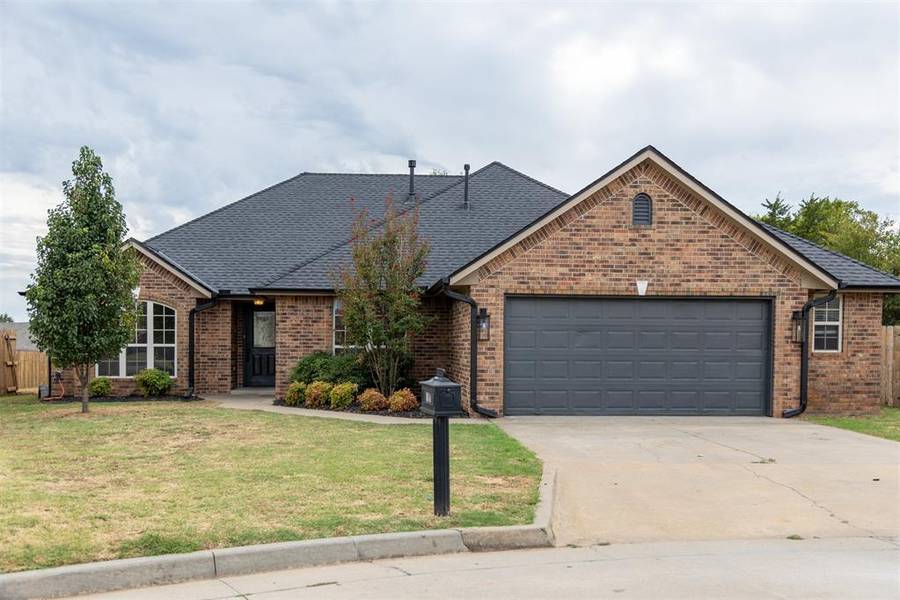 2505 Sutton CT, Shawnee, OK 74804