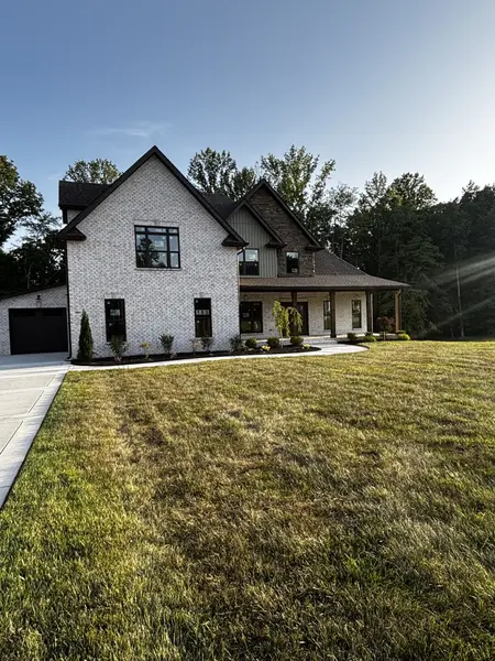 1300 Reda Dr, Clarksville, TN 37042