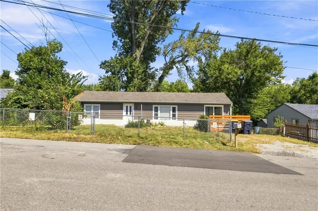 8804 E 47th ST, Kansas City, MO 64129