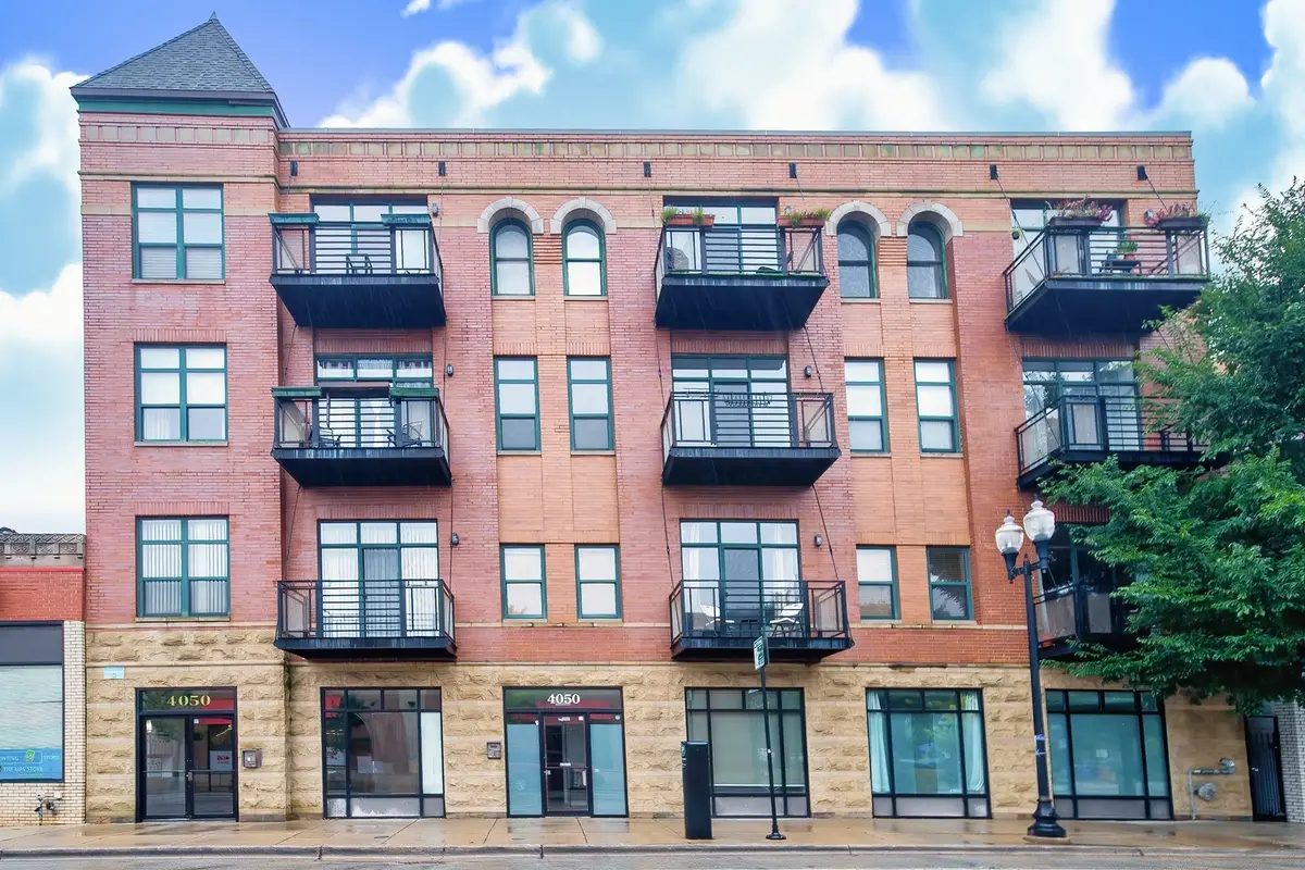 4050 N Lincoln AVE #202, Chicago, IL 60618